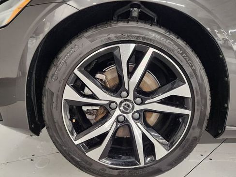 Used 2024 Volvo S60 B5 Core image 8