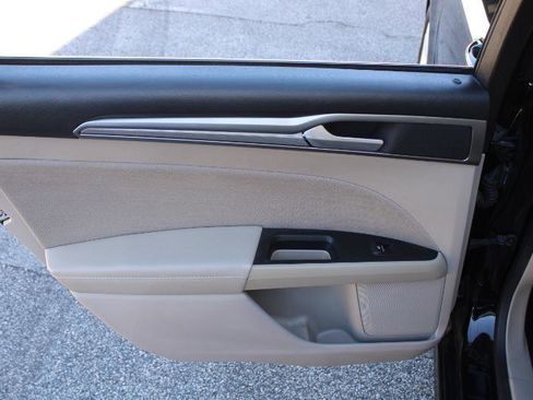 Used 2020 Ford Fusion SE FWD image 17