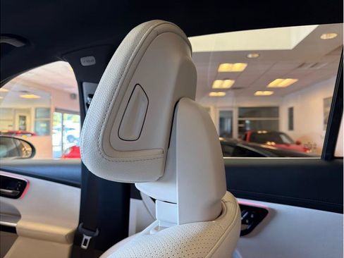 Used 2024 Mercedes-Benz GLC 300 4MATIC image 33