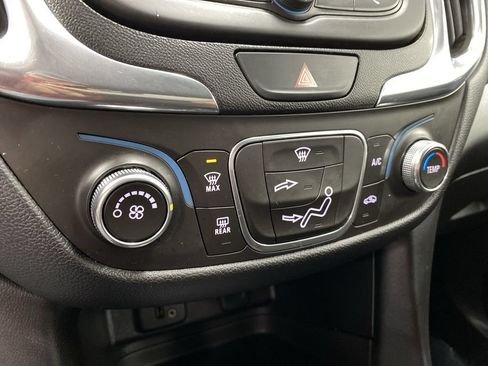 Used 2018 Chevrolet Equinox LT FWD image 18