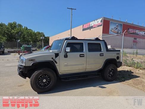 Used 2005 HUMMER H2 SUT w/ Chrome Appearance Package AWD/4WD image 4