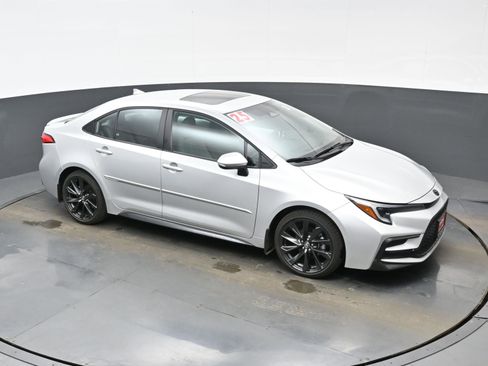 Used 2025 Toyota Corolla SE w/ SE Premium Package image 34