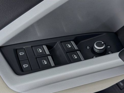 Certified 2025 Audi Q3 2.0T Premium Plus w/ Premium Plus Package image 17