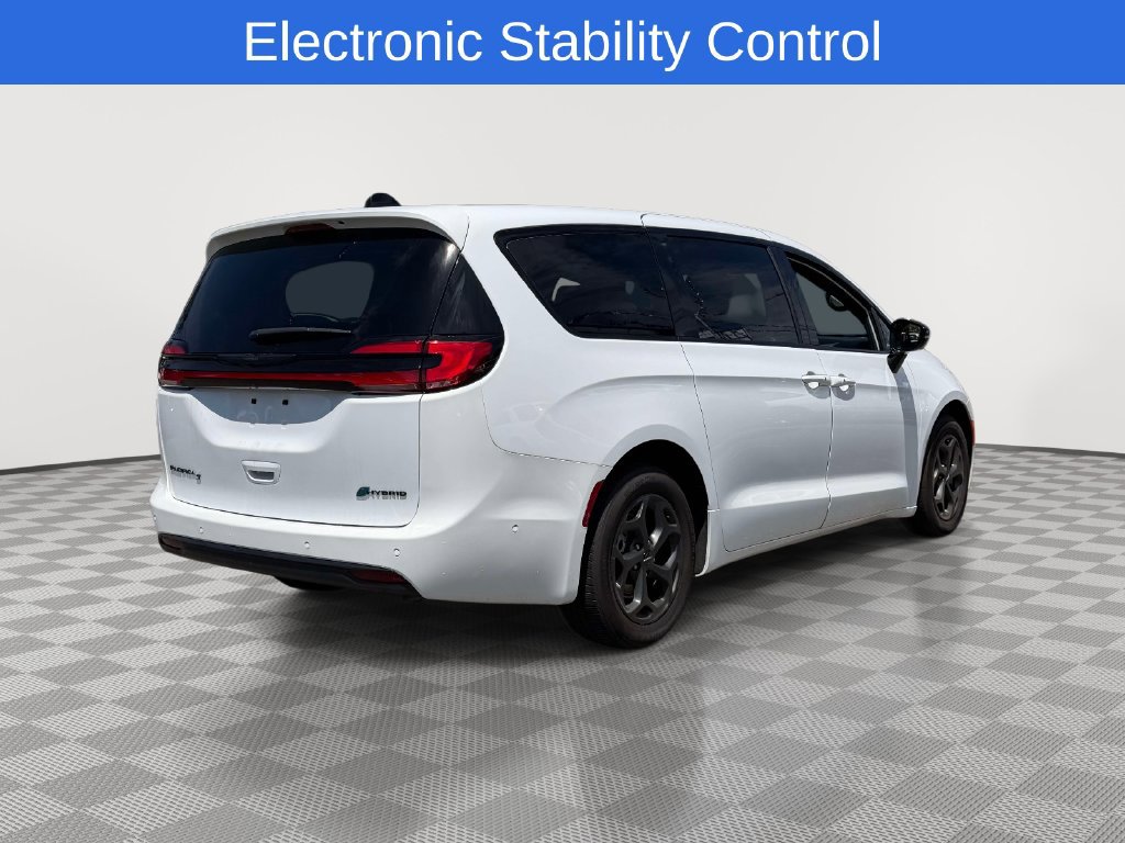 Used 2024 Chrysler Pacifica Limited FWD image 11