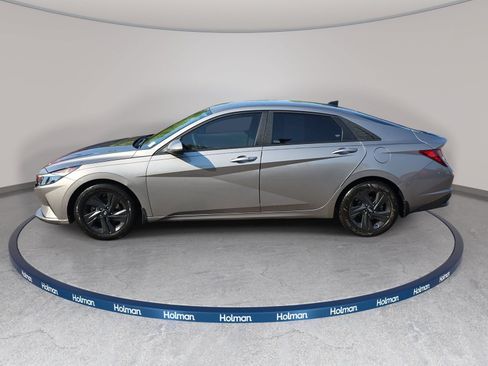 Used 2023 Hyundai Elantra SEL FWD image 9