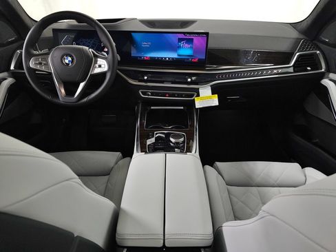 Used 2026 BMW X7 xDrive40i w/ Premium Package AWD/4WD image 8
