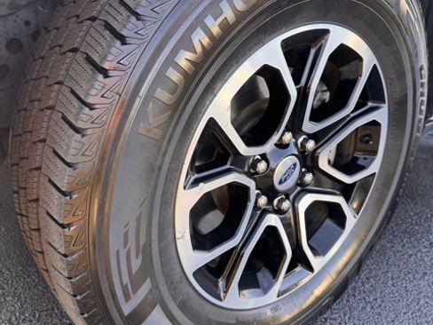 Used 2024 Ford Expedition XLT image 32