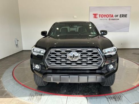 Used 2022 Toyota Tacoma TRD Off-Road AWD/4WD image 2
