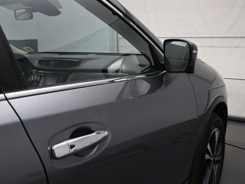 Used 2019 Nissan Rogue SV w/ Premium Package AWD/4WD image 12