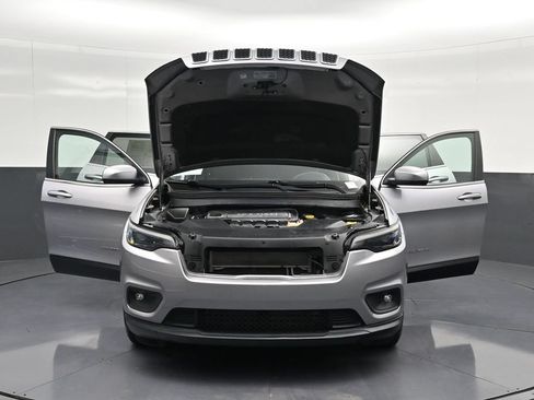 Used 2019 Jeep Cherokee Latitude w/ Popular Appearance Group FWD image 33