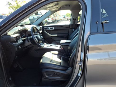 Certified 2024 Ford Explorer XLT w/ Equipment Group 202A RWD image 11