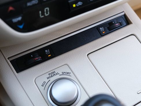 Used 2015 Lexus ES 350 w/ Premium Package FWD image 23