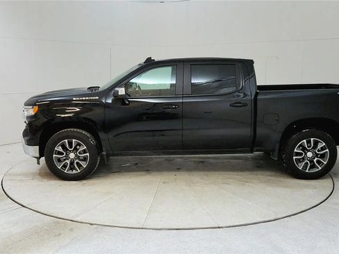 Used 2022 Chevrolet Silverado 1500 LT AWD/4WD image 4