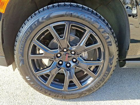 Certified 2023 GMC Yukon XL Denali image 27