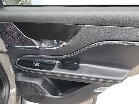 Used 2025 Lincoln Corsair Grand Touring w/ Towing Package image 24