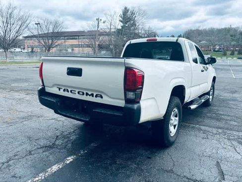 Used 2021 Toyota Tacoma SR image 4