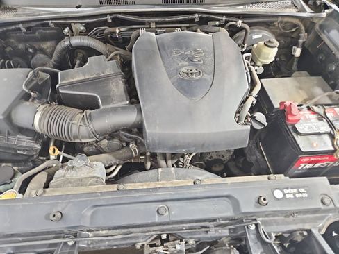 Used 2017 Toyota Tacoma SR5 w/ Tow Package AWD/4WD image 21