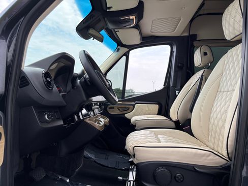 Used 2021 Mercedes-Benz Sprinter 2500 image 15