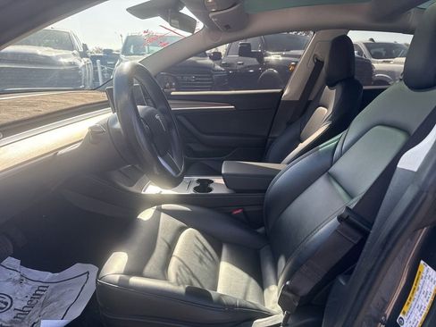 Used 2023 Tesla Model 3 Standard Range image 9