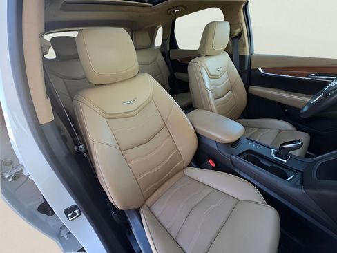 Used 2017 Cadillac XT5 Platinum w/ Driver Assist Package AWD/4WD image 31
