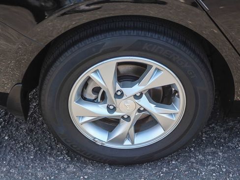 Certified 2023 Hyundai Elantra SE FWD image 11