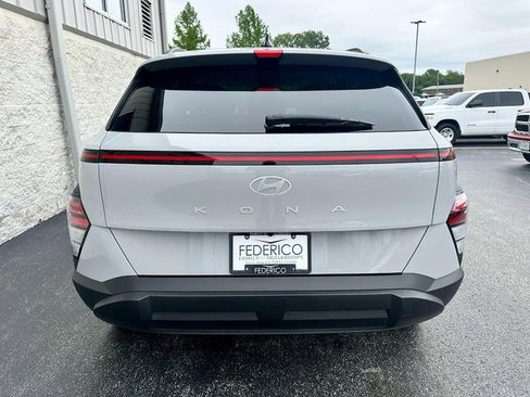 Used 2024 Hyundai Kona SEL w/ Convenience Package FWD image 4