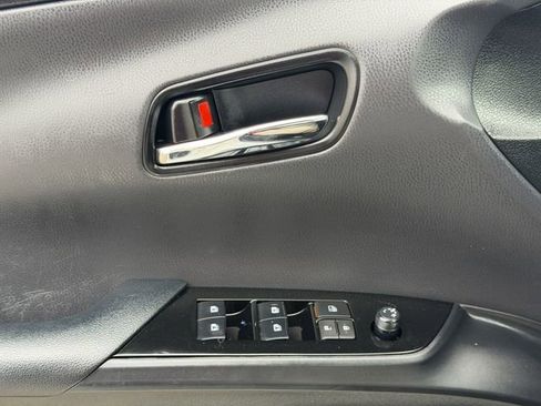 Used 2018 Toyota Prius Prime Advanced FWD image 25