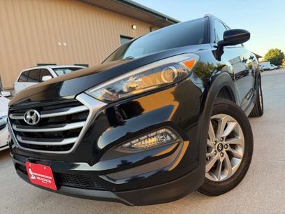 Used 2017 Hyundai Tucson SE w/ SE Popular Package 02