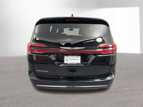 Used 2025 Chrysler Pacifica Select FWD image 32