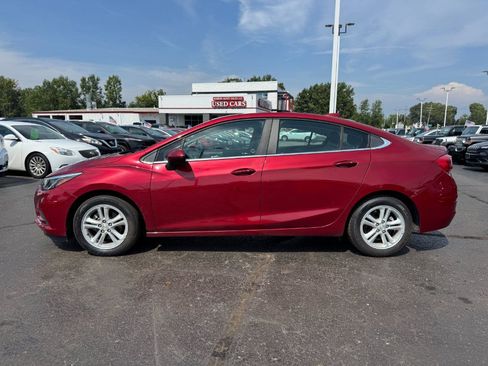 Used 2017 Chevrolet Cruze LT w/ LT True North Edition FWD image 2