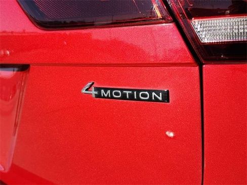 Certified 2024 Volkswagen Tiguan SE R-Line image 4