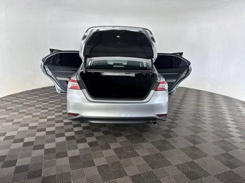 Used 2020 Toyota Camry XLE FWD image 15