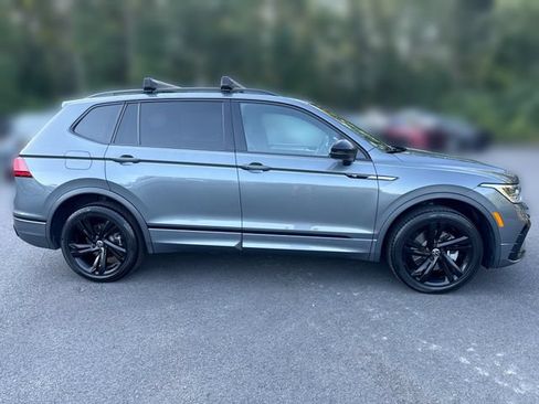 Used 2024 Volkswagen Tiguan SE R-Line FWD image 9