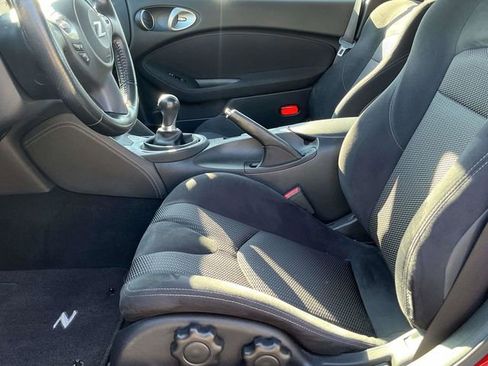 Used 2017 Nissan 370Z w/ Sport Package image 13