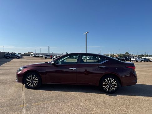 Certified 2025 Nissan Altima 2.5 SV FWD image 13