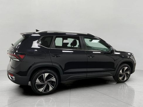 Used 2025 Volkswagen Taos SE image 3