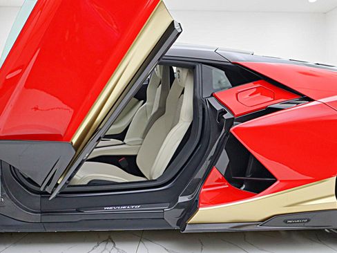Used 2025 Lamborghini Revuelto AWD/4WD image 5