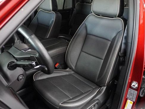 Used 2025 Chevrolet Tahoe Premier RWD image 11