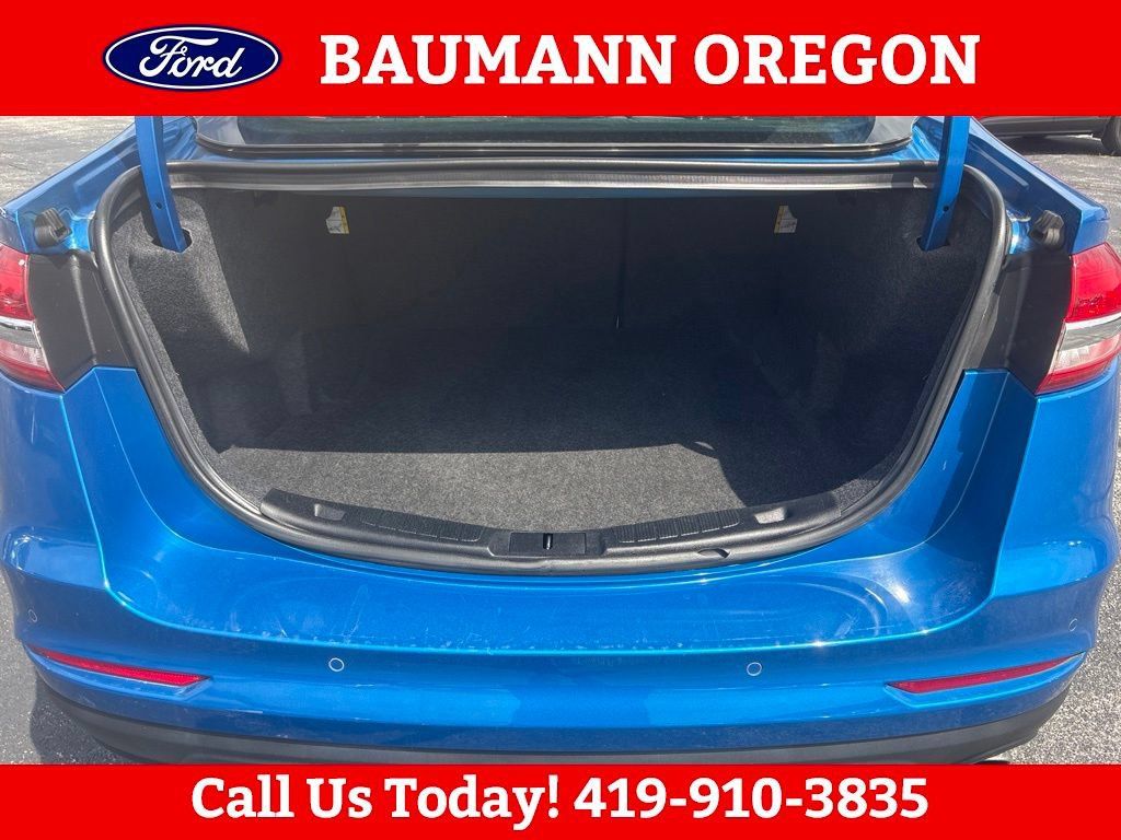 Used 2020 Ford Fusion SE FWD image 12