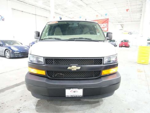 Used 2021 Chevrolet Express 3500 Extended w/ Driver Convenience Package image 3