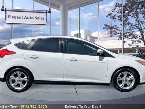 Used 2017 Ford Focus SE FWD image 4