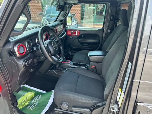 Used 2018 Jeep Wrangler Unlimited Sport S AWD/4WD image 17
