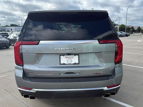 Used 2025 GMC Yukon XL Denali AWD/4WD image 7
