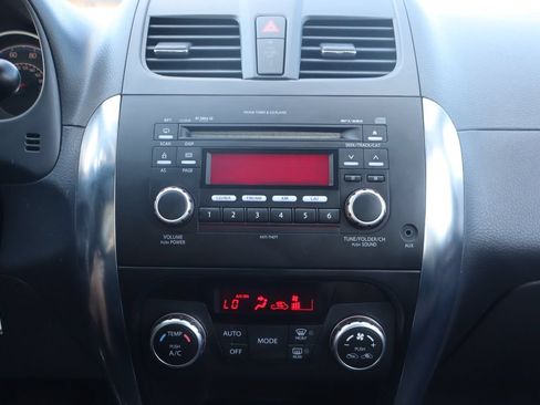 Used 2010 Suzuki SX4 Touring AWD/4WD image 34