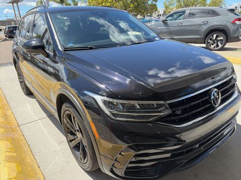 Used 2023 Volkswagen Tiguan SE R-Line image 3