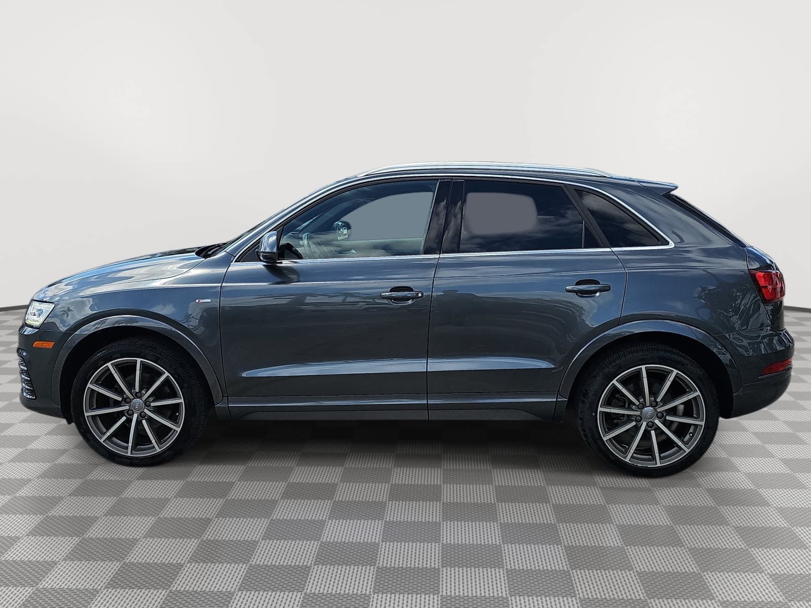 Used 2018 Audi Q3 2.0T Premium Plus w/ Premium Plus Package AWD/4WD image 5
