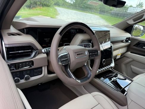 New 2026 GMC Yukon XL Denali w/ Denali Reserve Package AWD/4WD image 3
