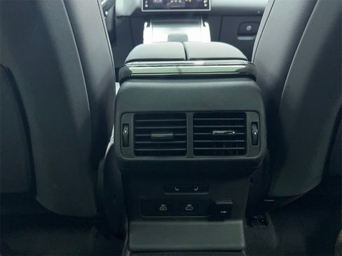Used 2025 Land Rover Range Rover Velar Dynamic SE image 18