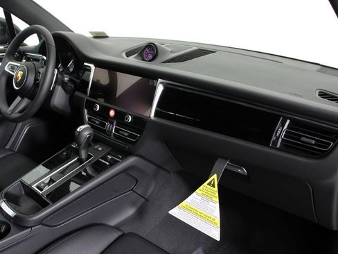 New 2026 Porsche Macan image 15
