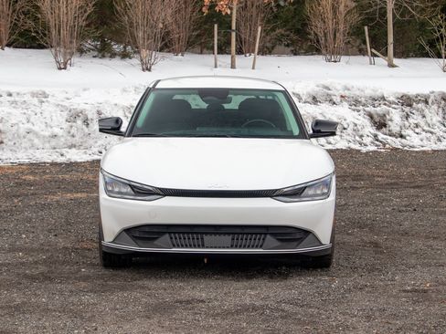 Used 2024 Kia EV6 Light image 2